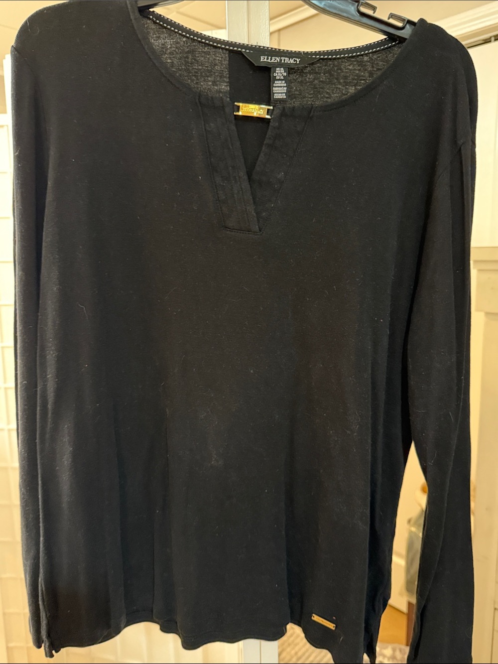 Ellen Tracy Women’s Black Long-Sleeve V-Notch Shirt